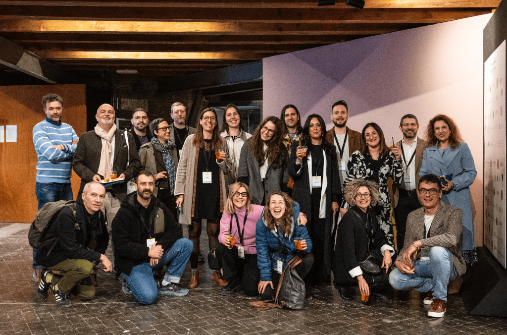 Foto di tutti i partecipanti all'evento di Ancona, 9 aprile 2025.